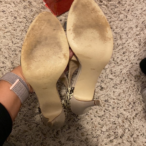 Guess, snake skin color, 3 inch heels - Picture 3 of 3